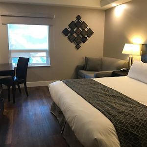 Chateau Louis Hotel&Conference Centre
